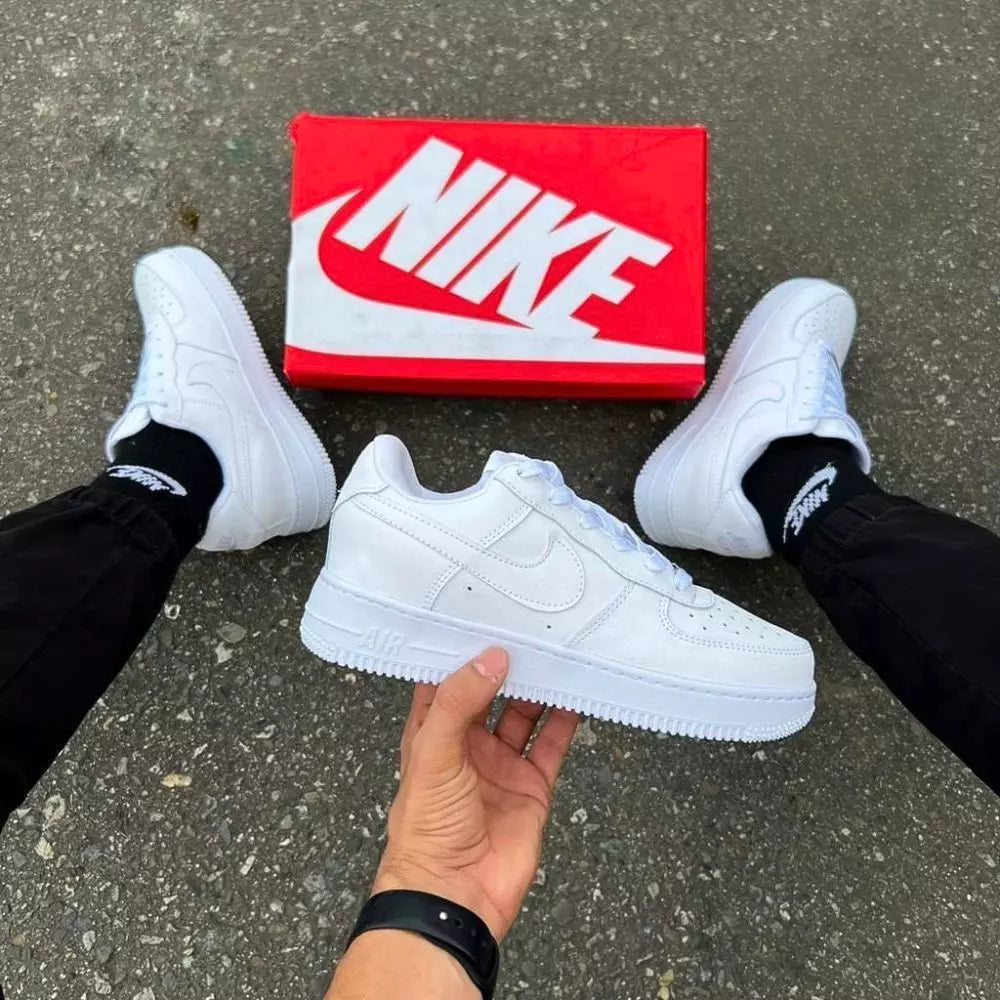 Nike® | Air Force One AA + Par de medias + Caja incluída